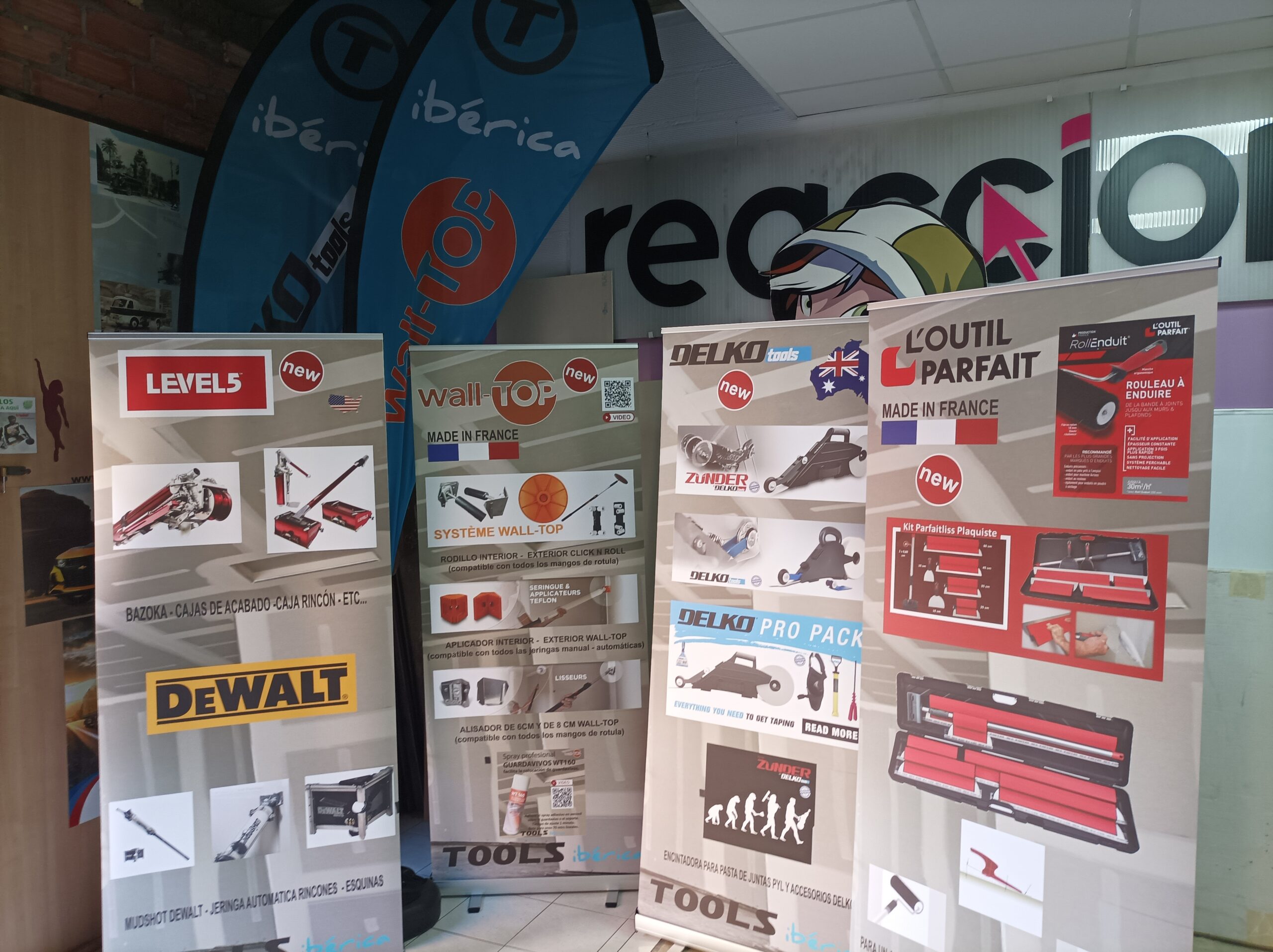 roll up fly banner